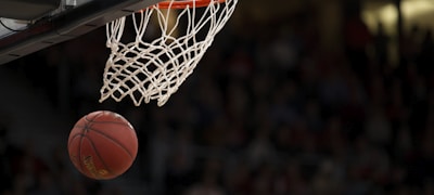 NBA季后赛篮球比赛数据分析图表与球员照片